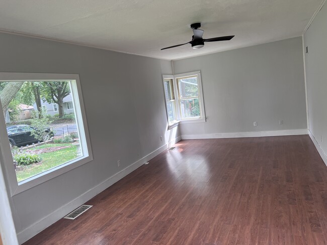 Building Photo - 1511 W Green St