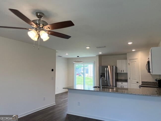 Building Photo - 105 Douglas Fir Dr