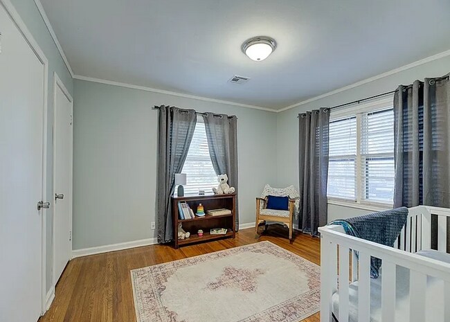 Building Photo - 2 Bed / 1 Bath in Midtown!