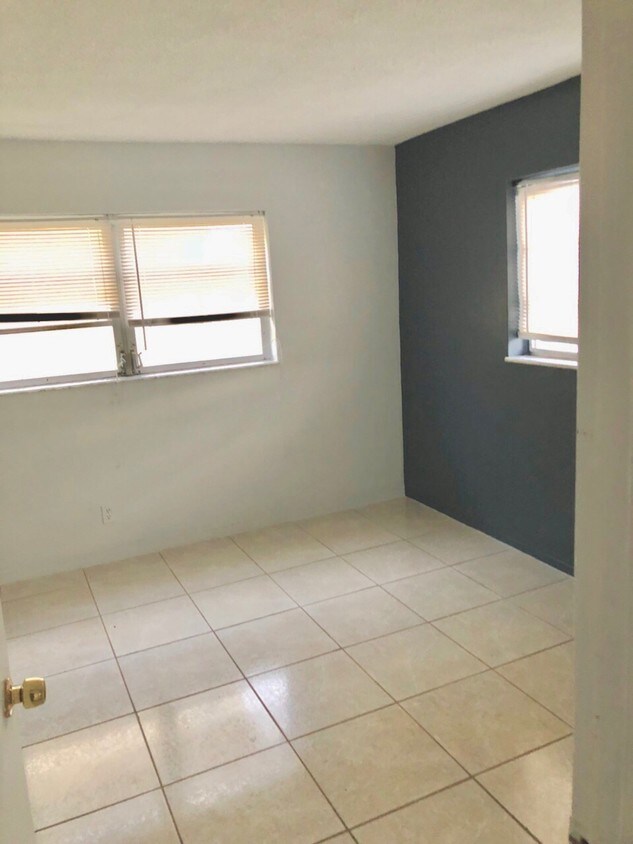 Foto principal - 701 NE 3rd St