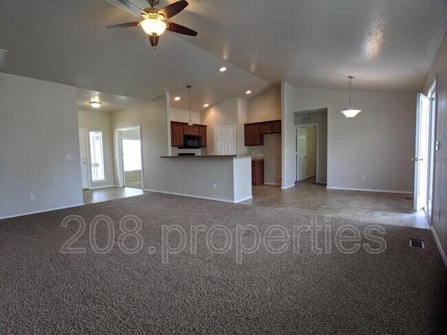 Foto del edificio - 611 N Kayden Way
