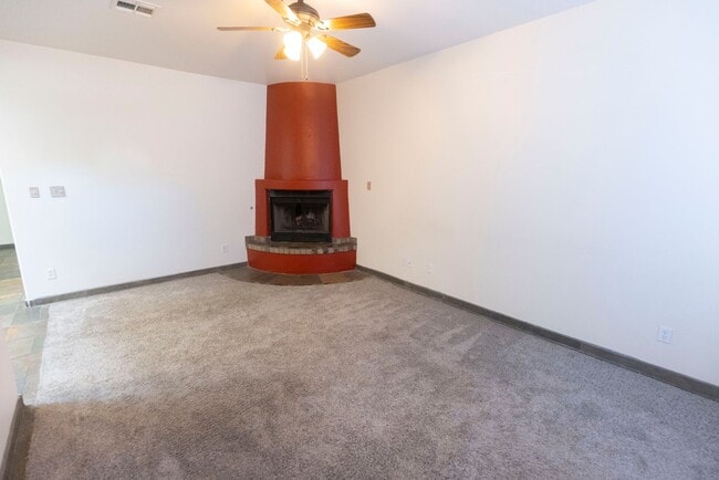 Building Photo - 1635 Spruce Ave