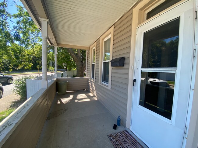 Foto del edificio - Coraopolis - 2 Bedroom Home. Great Locatio...