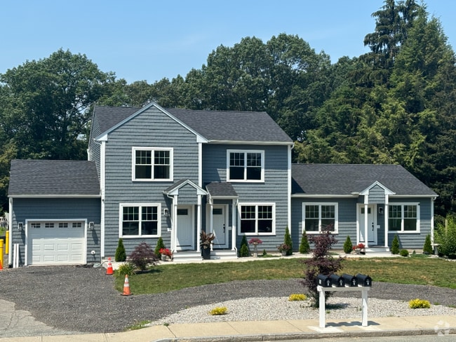 Building Photo - 94 Simmonsville Ave