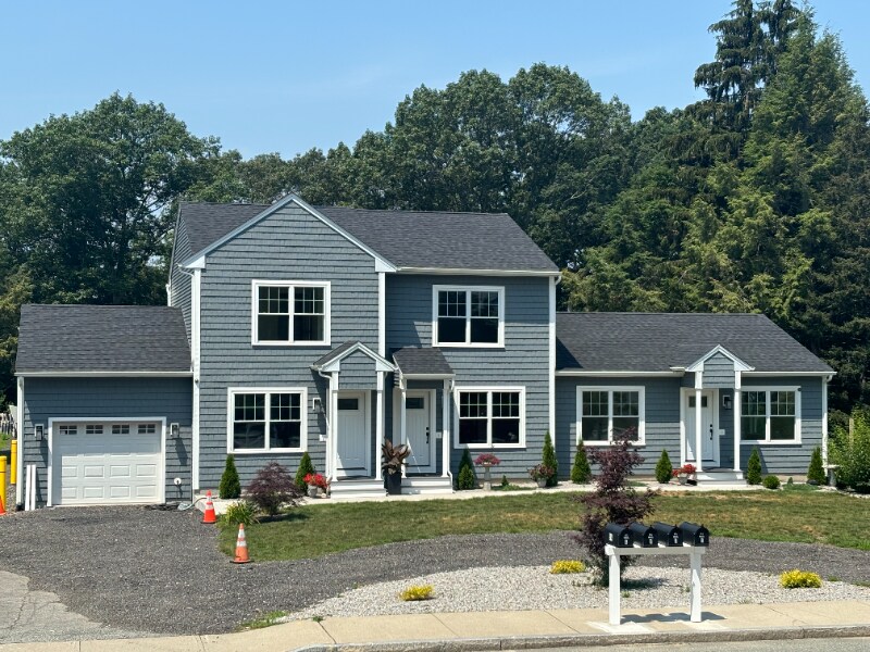 Foto principal - 94 Simmonsville Ave