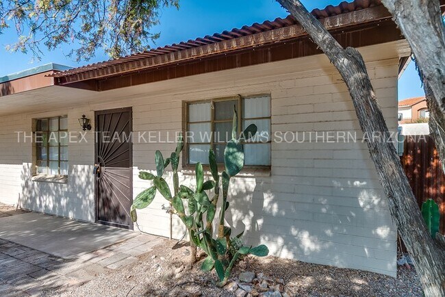 Building Photo - 3657 N Los Altos Ave