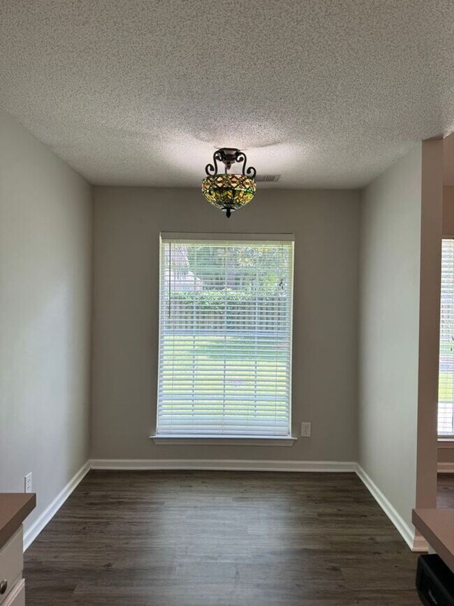 Building Photo - Home in the heart of Richmond Hill- Mainst...