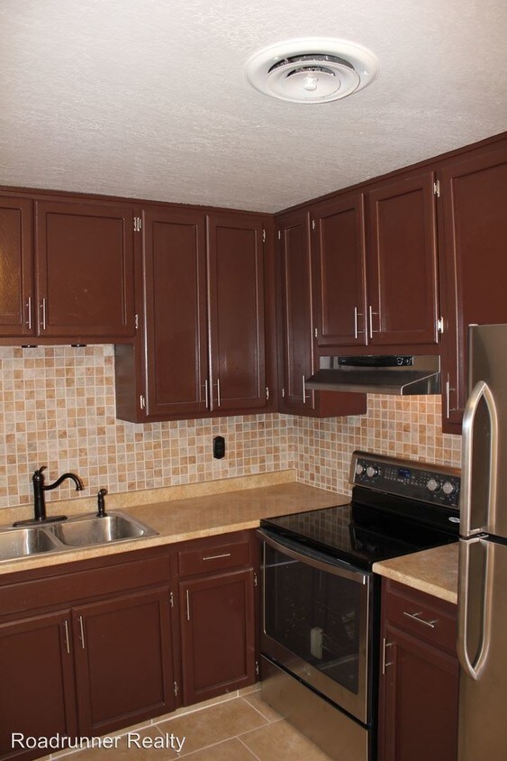 Primary Photo - 135 N Alvord St