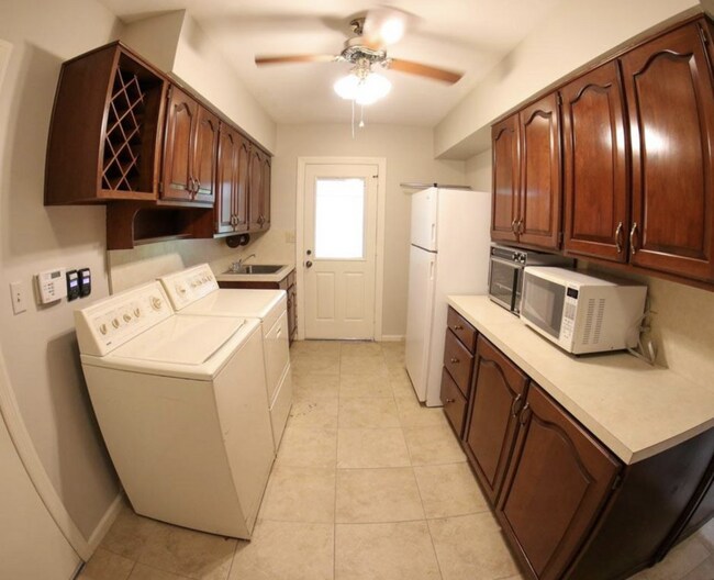 Foto del edificio - 2500 NE 10th St