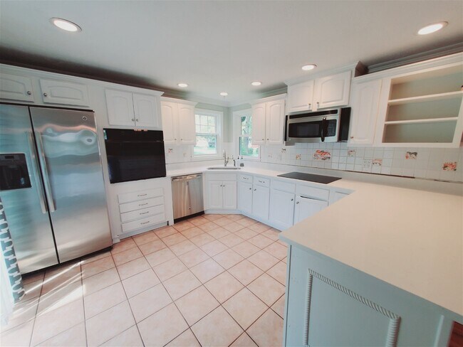 Building Photo - 5 Jersey Lane, Norwalk, CT 06851 - 4 BR 3 ...