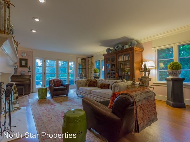 Foto del edificio - 4 br, 4 bath House - 1546 SW Military Rd