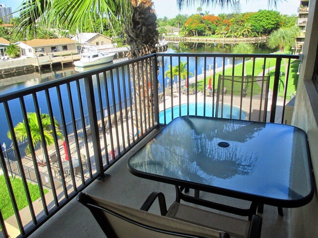 Foto del edificio - 301 Golden Isles Dr