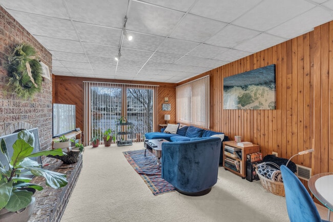 Photo - 2028 Upper Lake Dr House