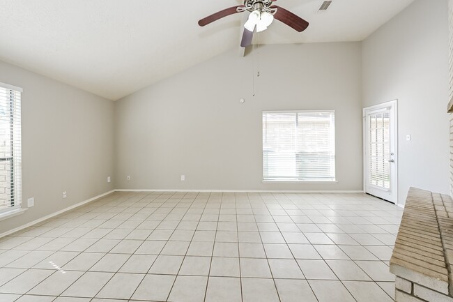 Foto del edificio - 3009 Walnut Springs Dr