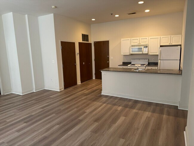 Foto del edificio - Large 2 Bed/1 Bath Apartment in The Victor...