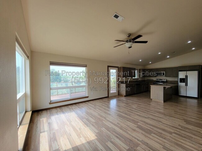 Foto del edificio - 689 Tanglewood Dr