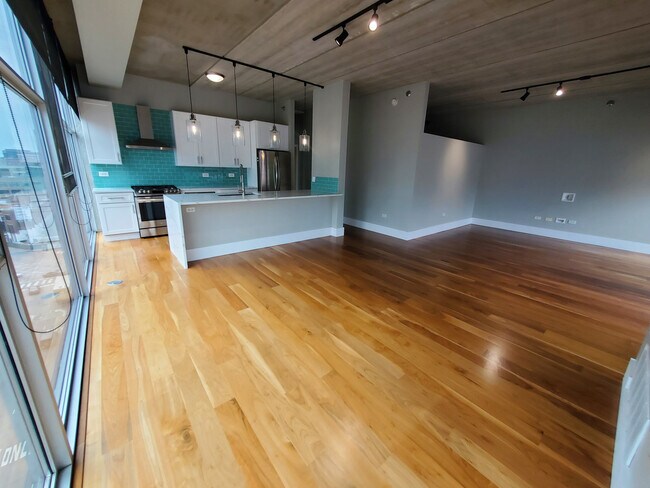 Foto del edificio - 630 N Franklin St