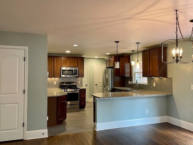 Building Photo - 7507 Thorncliff Dr