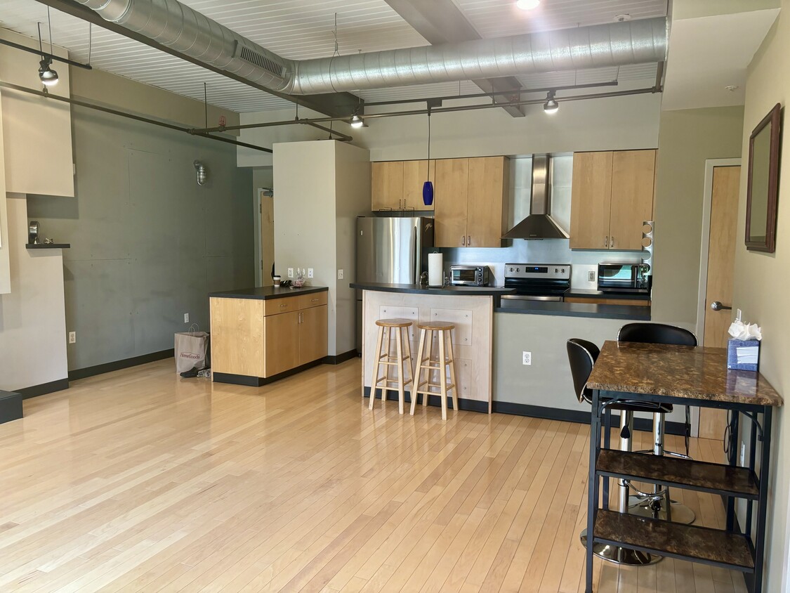 Primary Photo - 75 Maple St