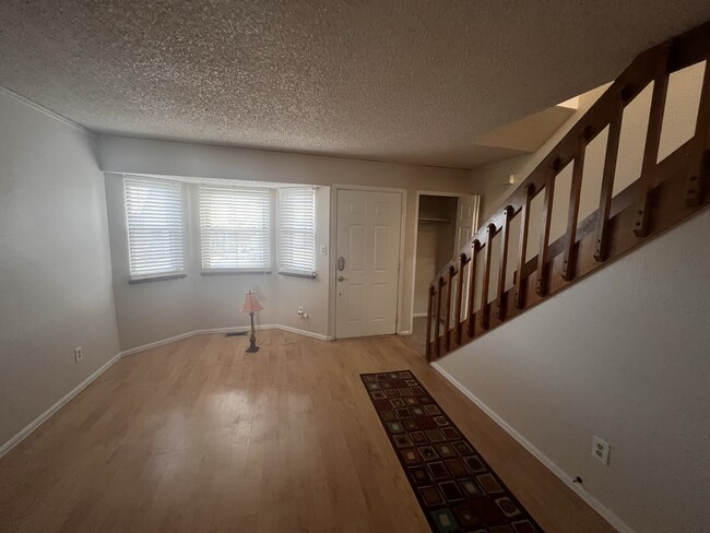 Building Photo - 5520 Dunbar Ct