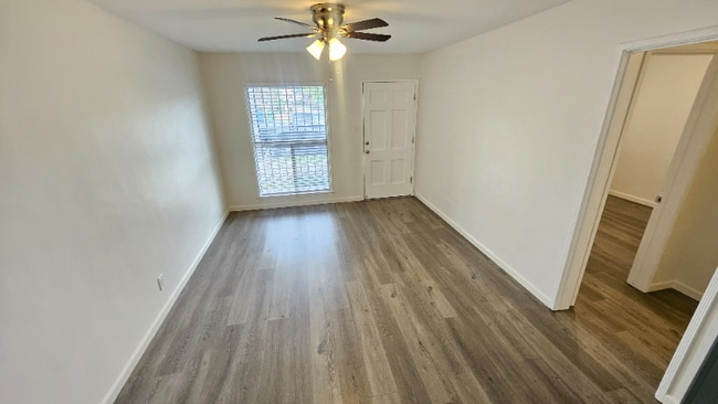 Photo - 1120 E Fairview Blvd Apartment