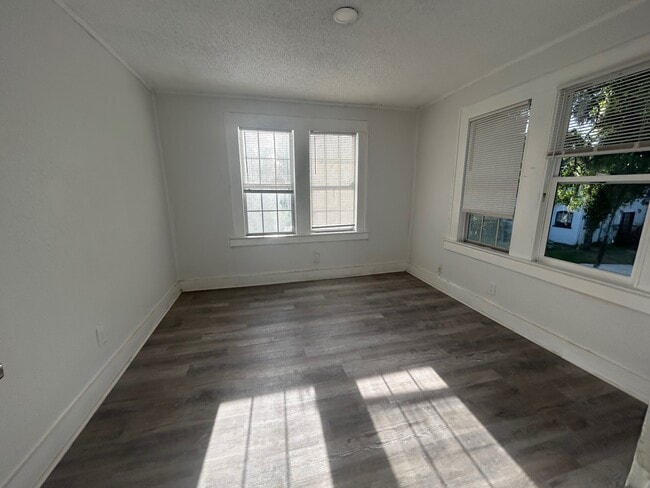 Building Photo - 3524 Boulevard St