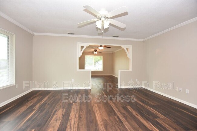 Building Photo - 932 E Valencia St