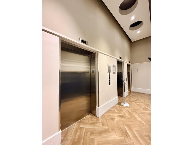 Photo du bâtiment - 13688-13100 100 Ave