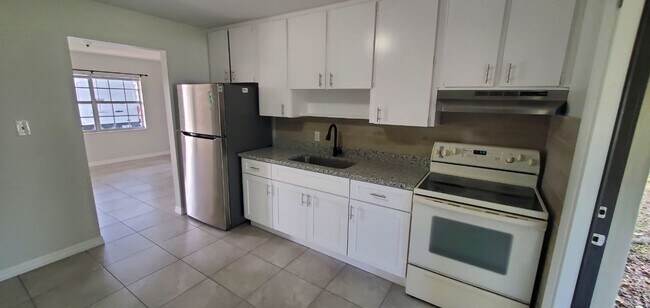 Foto del edificio - Beautiful newly remodeled 2 Bedroom/ 1 Bathroom home!