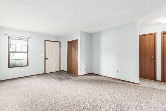 Building Photo - 3862-3864 Petzinger Road