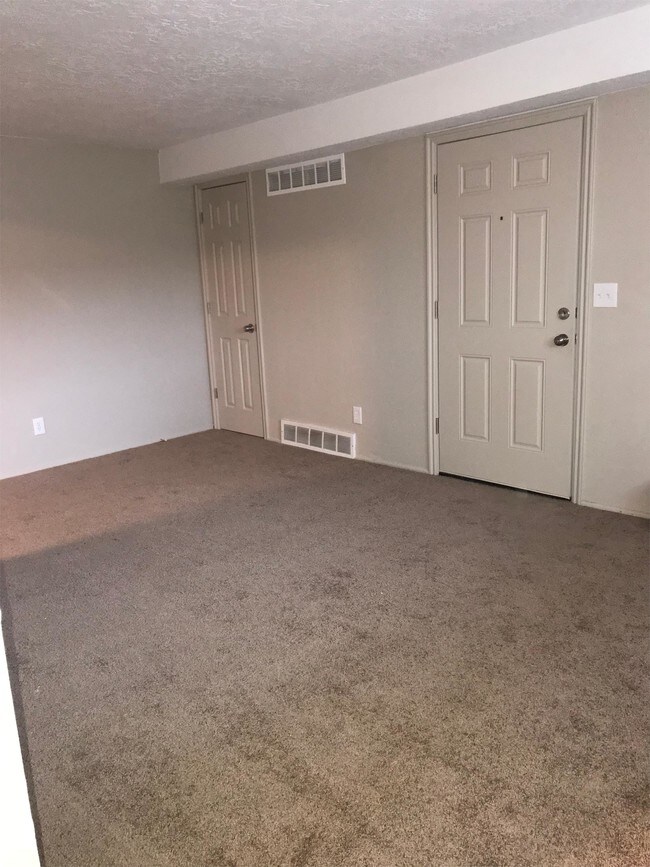 Building Photo - 2553 S Lake Park Cir