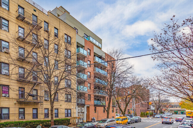 Building Photo - 1705 E 17th St