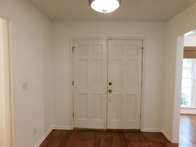 Foto del edificio - 1213 Heritage Ln