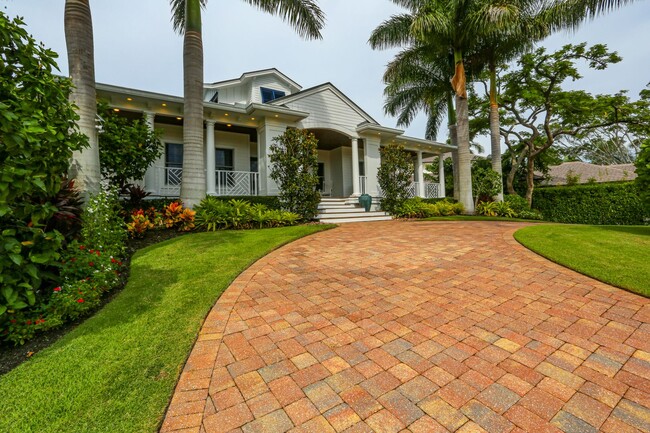 Building Photo - **STUNNING POOL HOME**3BEDS PLUS LOFT / 3....