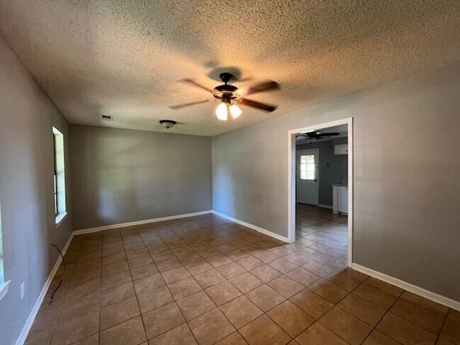Foto del edificio - Renovated 3 Bedroom 2 Bath Home for Rent!!