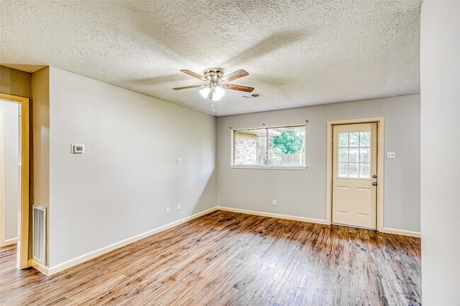 Foto del edificio - 4419 Curly Oaks Dr
