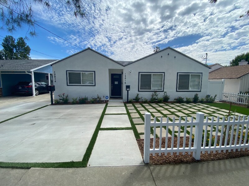Primary Photo - 15016 Kittridge St