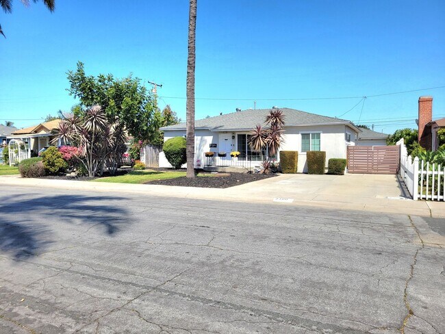 Foto del edificio - Great Single Family Home in West Long Beach