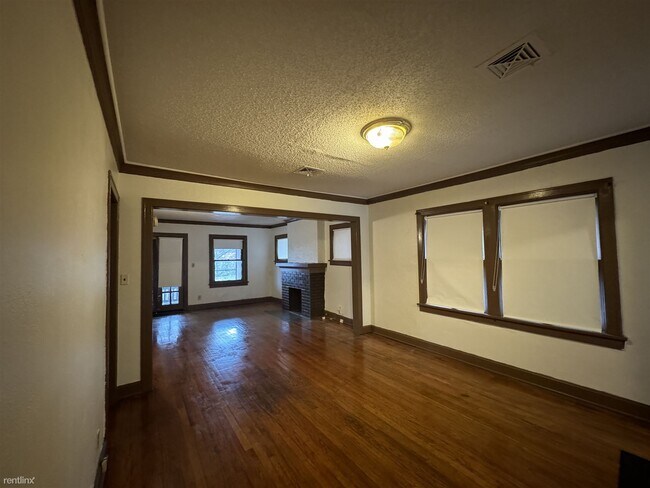 Foto del edificio - 2 br, 1 bath Duplex - 5434 Paseo Street