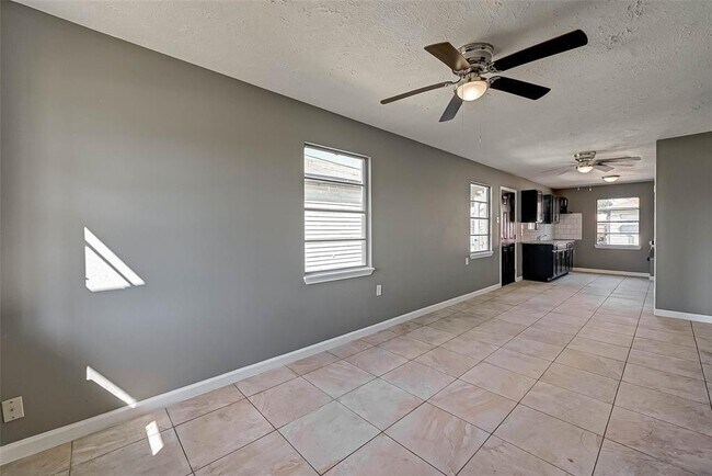 Foto del edificio - 3105 Christie St