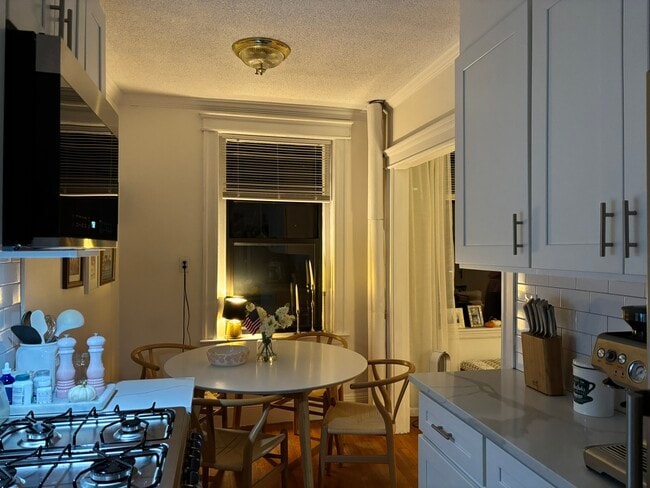 Foto del edificio - 118 Riverway St