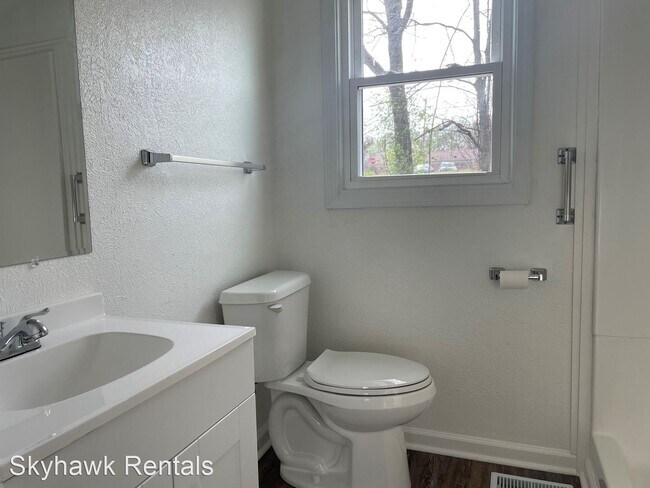 Building Photo - 2 br, 1 bath House - 107 St Charles