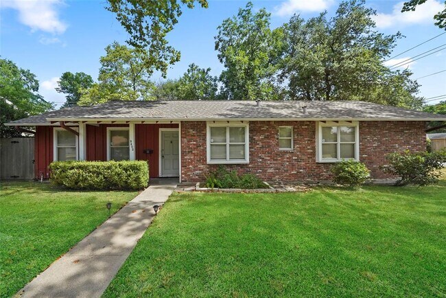 Building Photo - 9802 Cedardale Dr