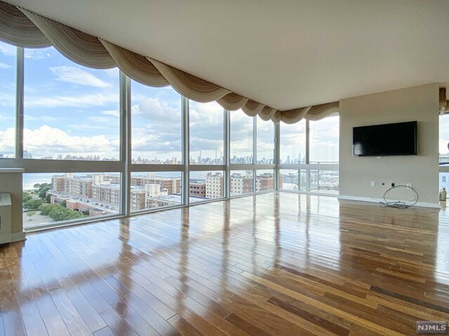 Building Photo - 1728 Hudson Ave