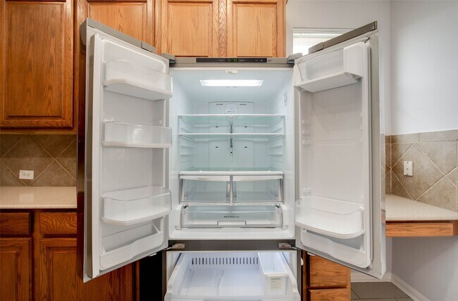 Foto del edificio - 9323 Hillhaven Ct