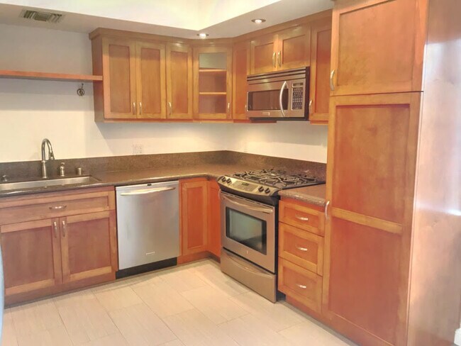 Building Photo - One of a kind condo in Valley Village now ...