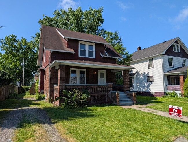 Building Photo - Charming 2-Bedroom Brick Home with Covered Porch