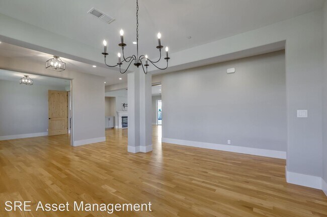 Foto del edificio - 3 br, 3 bath House - 635 Hale Ave