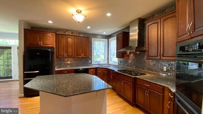 Building Photo - 3325 Dondis Creek Dr