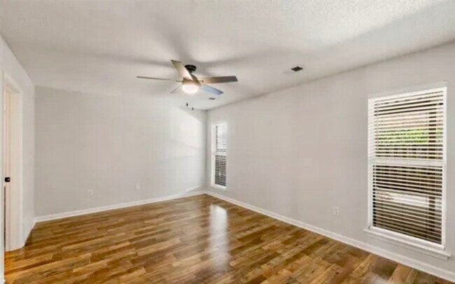 Foto del edificio - 5428 Bradley Dr